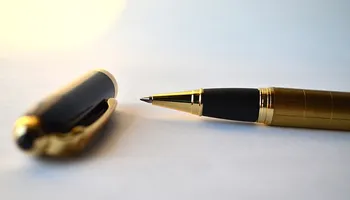 Qui peut signer la lettre le notification de licenciement ?