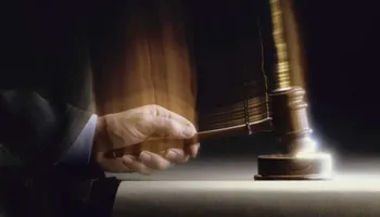 Un avocat peut-il être nu sous sa robe ?