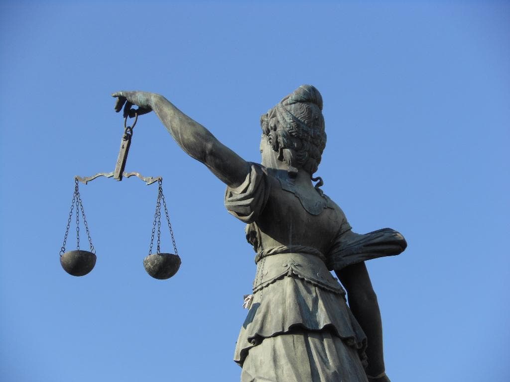 Ce qu’apporte la loi Macron aux juges professionnels et conseillers prud’homaux